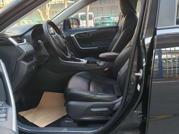 Фото 9 - Toyota Wildlander