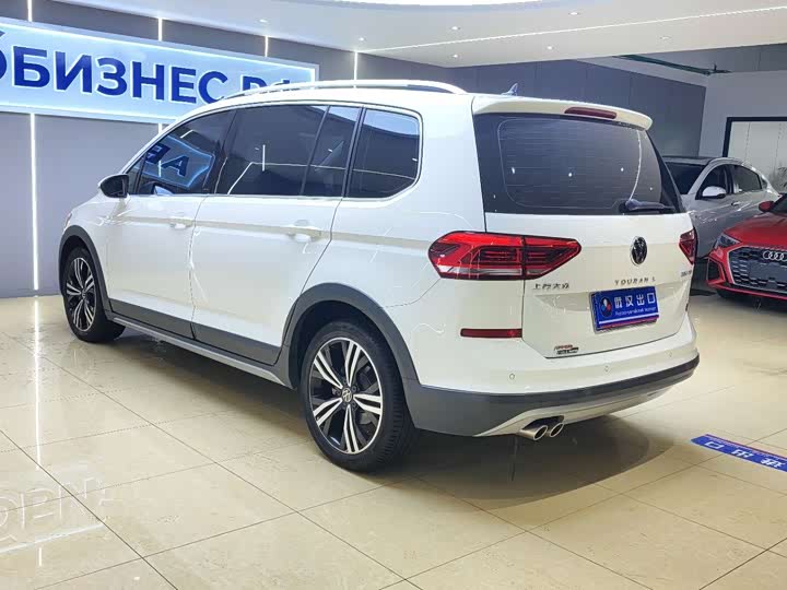 Фото 4 - Volkswagen Touran L