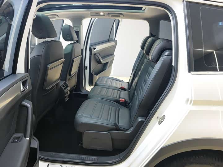 Фото 8 - Volkswagen Touran L