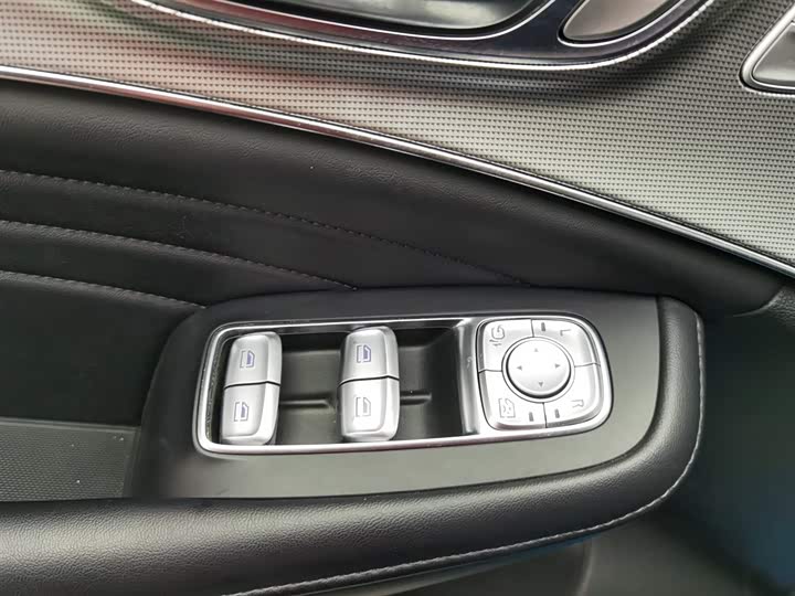 Фото 9 - Roewe RX5 Max