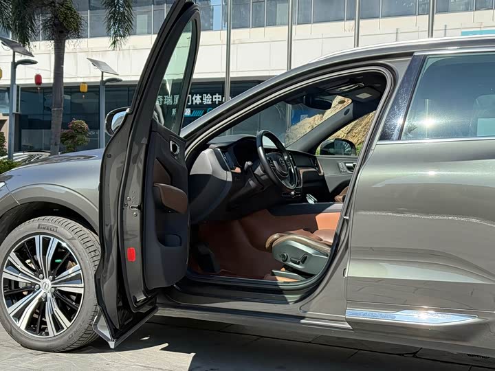 Фото 7 - Volvo XC60 Hybrid