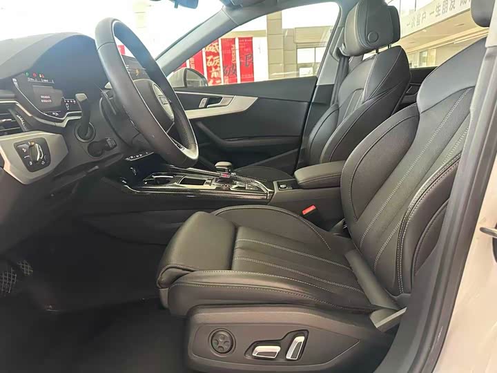 Фото 4 - Audi A4L