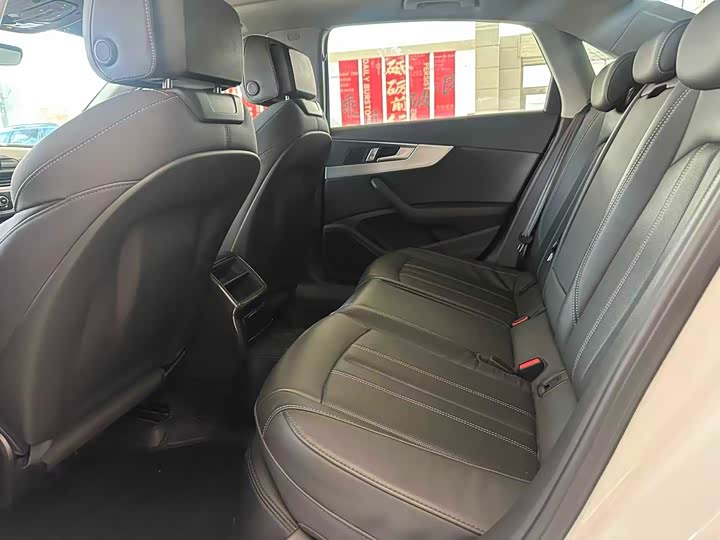 Фото 5 - Audi A4L