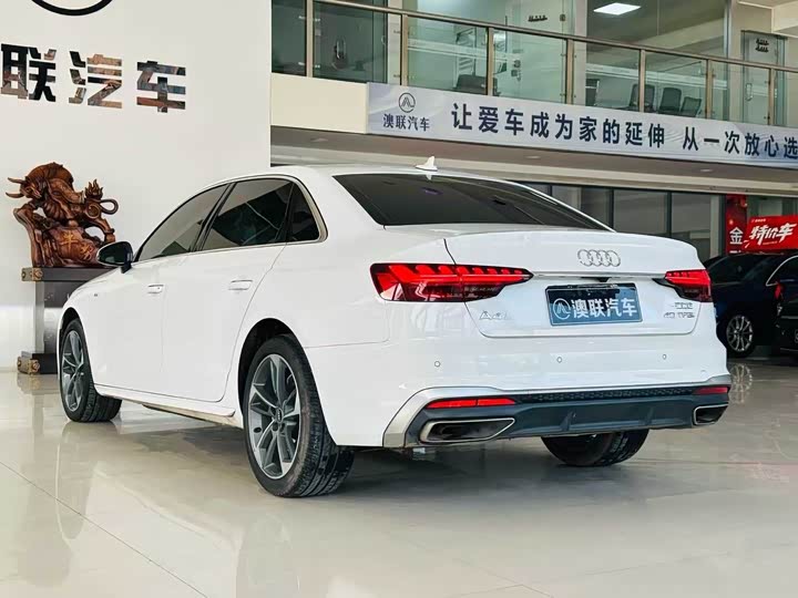 Фото 6 - Audi A4L