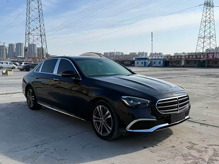 Фото 3 - Mercedes-Benz E-Class