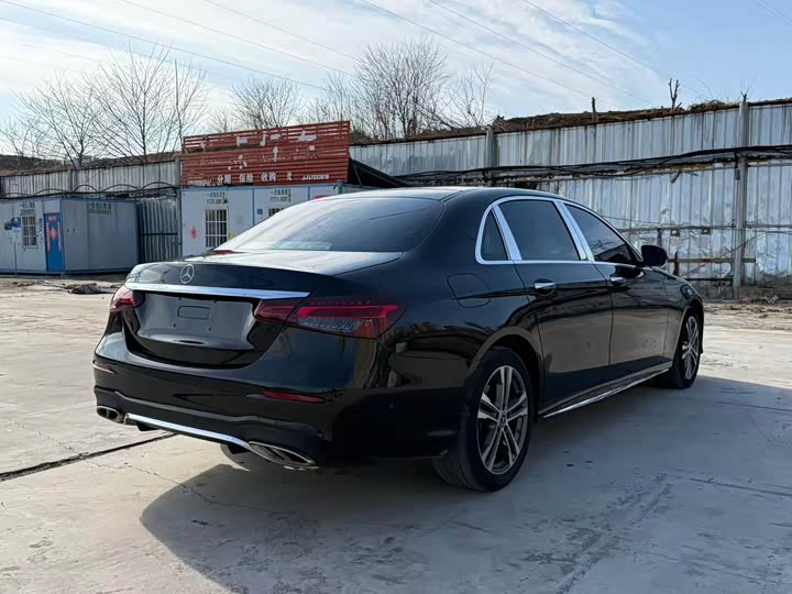 Фото 4 - Mercedes-Benz E-Class