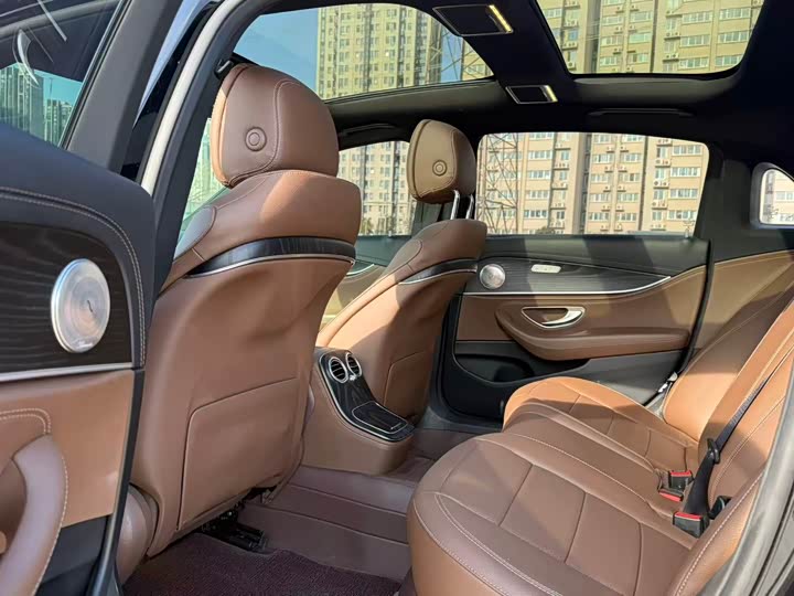 Фото 8 - Mercedes-Benz E-Class