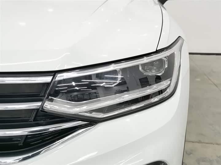 Фото 7 - Volkswagen Tiguan L Pro