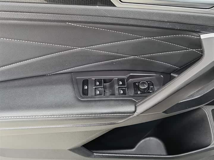 Фото 9 - Volkswagen Tiguan L Pro