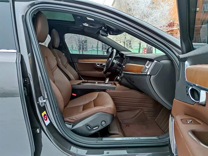 Фото 8 - Volvo S90