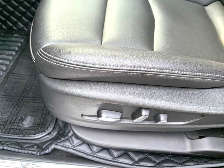 Фото 8 - Cadillac XT5