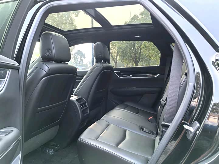 Фото 9 - Cadillac XT5