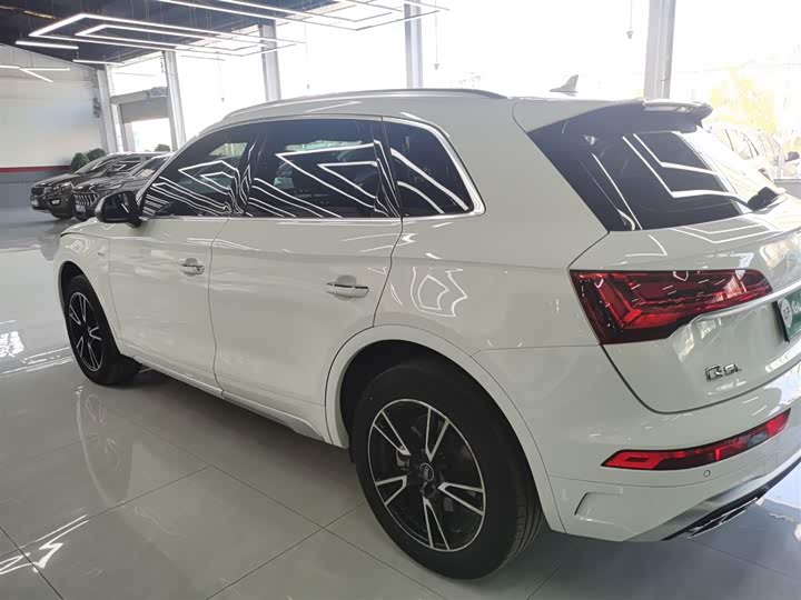 Фото 5 - Audi Q5L