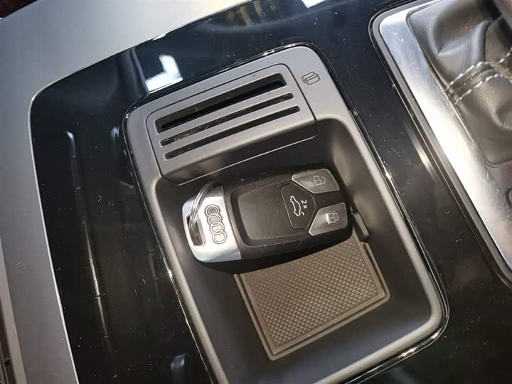 Фото 9 - Audi Q5L