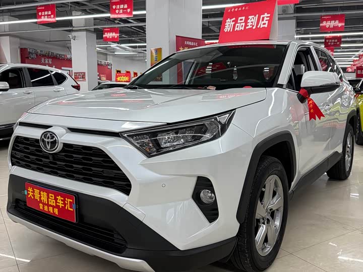 Фото 3 - Toyota RAV4