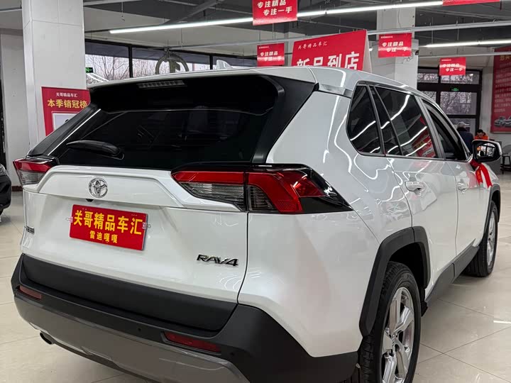 Фото 6 - Toyota RAV4