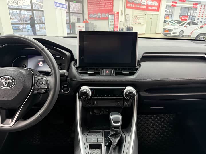 Фото 7 - Toyota RAV4