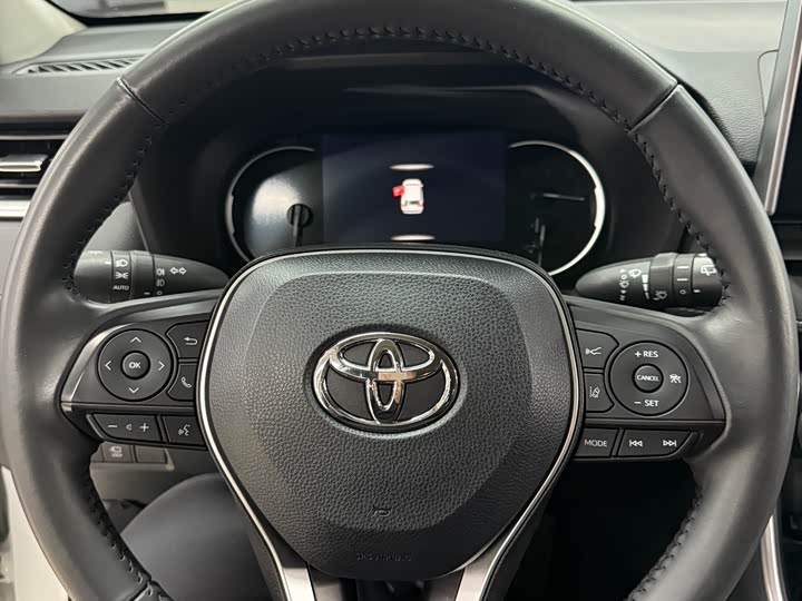 Фото 9 - Toyota RAV4