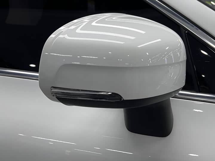 Фото 8 - Volvo XC60