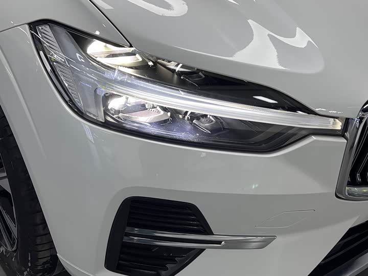 Фото 9 - Volvo XC60