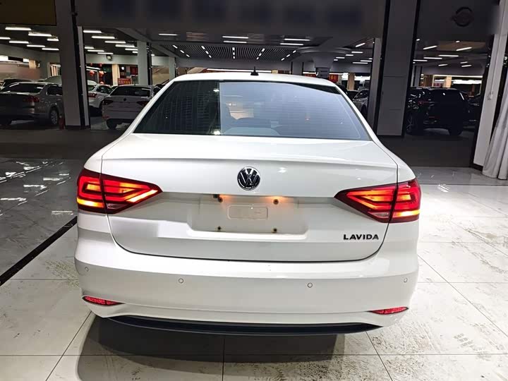 Фото 6 - Volkswagen Lavida