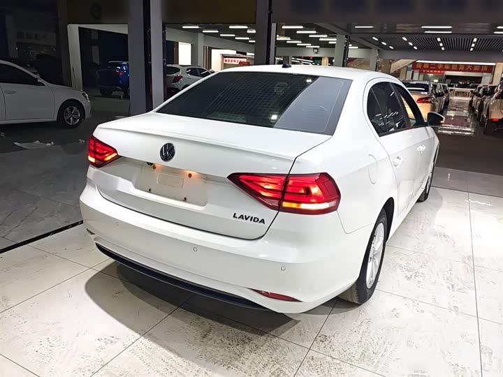 Фото 7 - Volkswagen Lavida