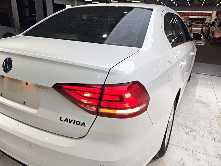 Фото 8 - Volkswagen Lavida