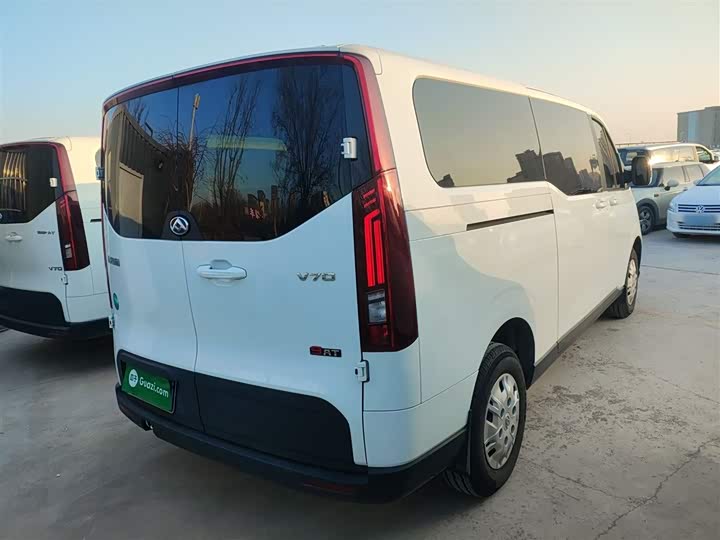 Фото 7 - Maxus V70