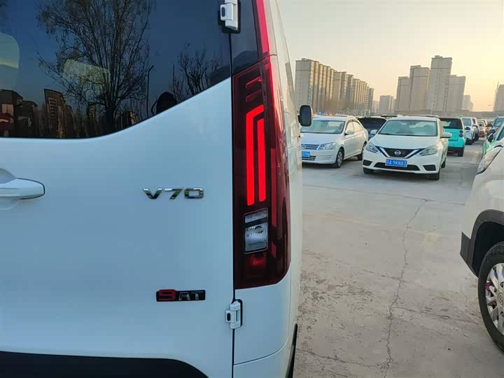 Фото 8 - Maxus V70