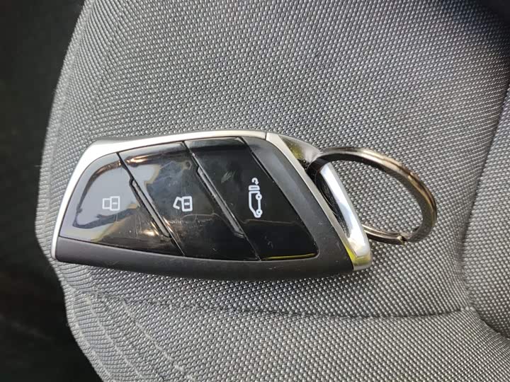 Фото 9 - Maxus V70