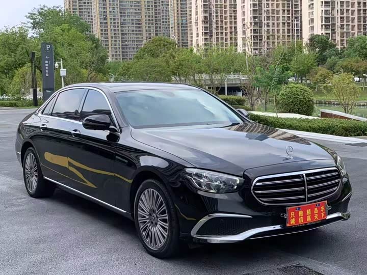 Фото 3 - Mercedes-Benz E-Class