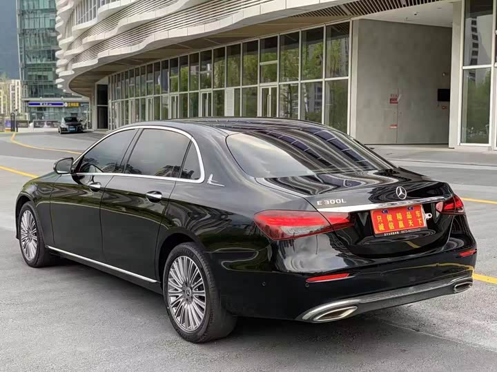 Фото 7 - Mercedes-Benz E-Class