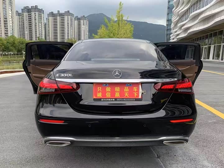 Фото 8 - Mercedes-Benz E-Class