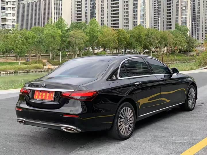 Фото 9 - Mercedes-Benz E-Class