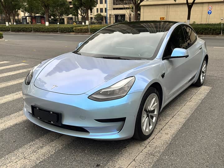 Фото 1 - Tesla Model 3