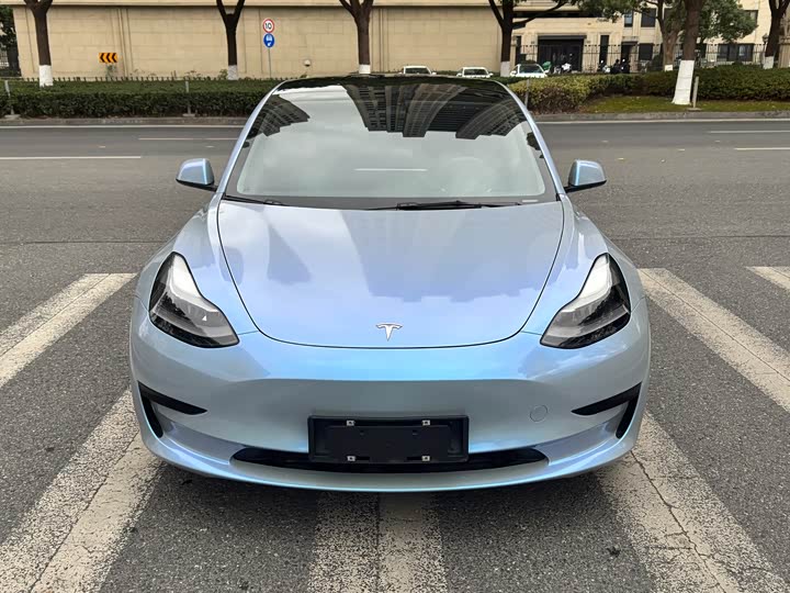 Фото 2 - Tesla Model 3
