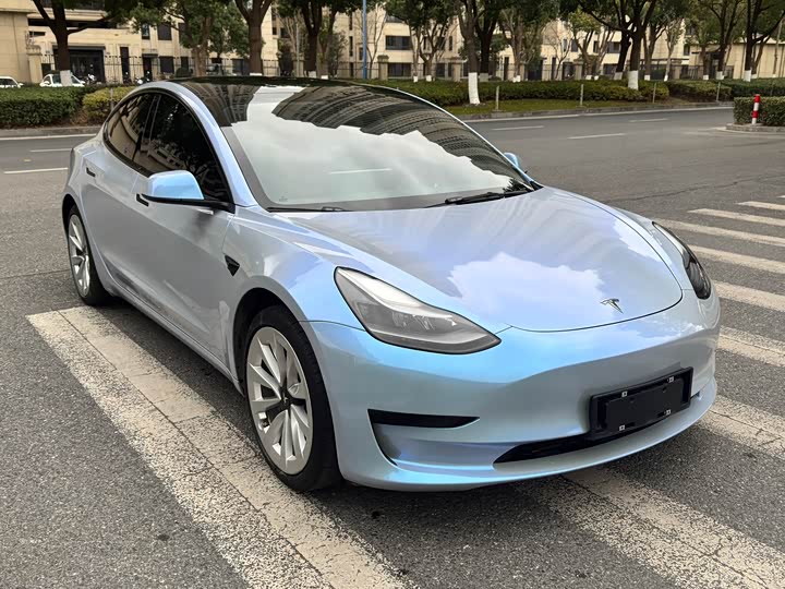Фото 3 - Tesla Model 3