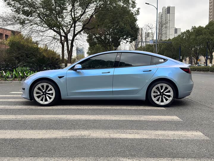 Фото 4 - Tesla Model 3