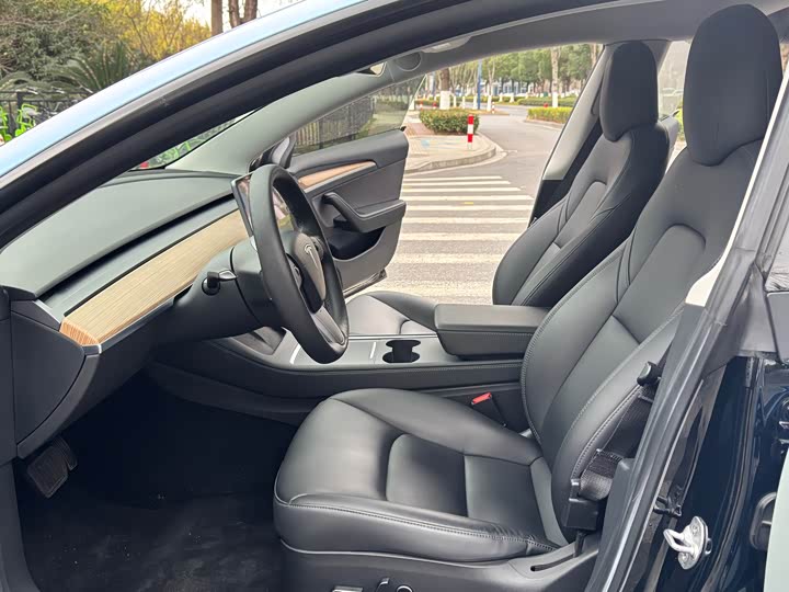 Фото 8 - Tesla Model 3