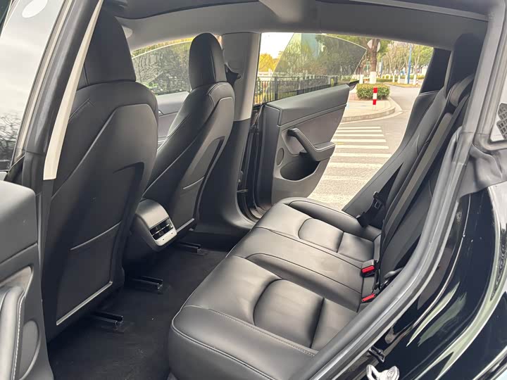 Фото 9 - Tesla Model 3