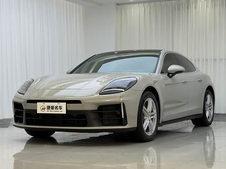Фото 1 - Porsche Panamera