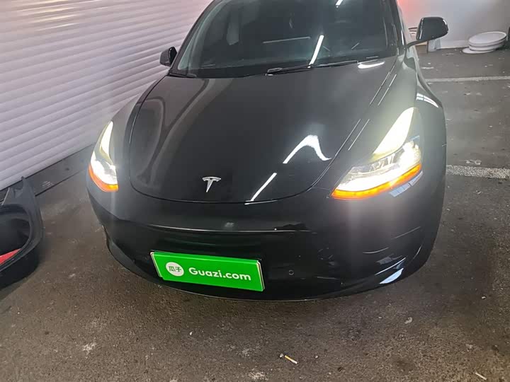 Фото 3 - Tesla Model 3