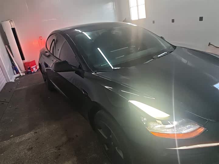 Фото 4 - Tesla Model 3