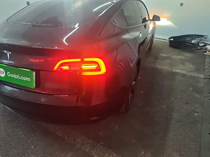 Фото 8 - Tesla Model 3