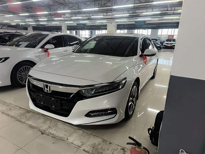 Фото 1 - Honda Accord