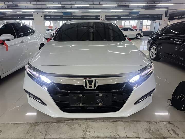 Фото 3 - Honda Accord