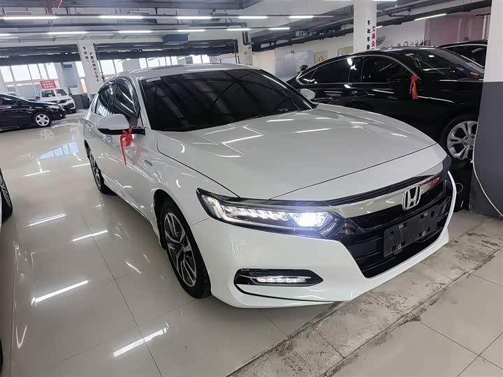 Фото 4 - Honda Accord