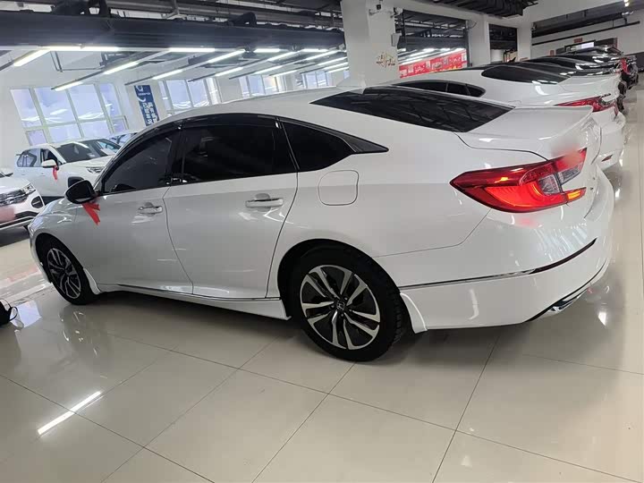 Фото 5 - Honda Accord