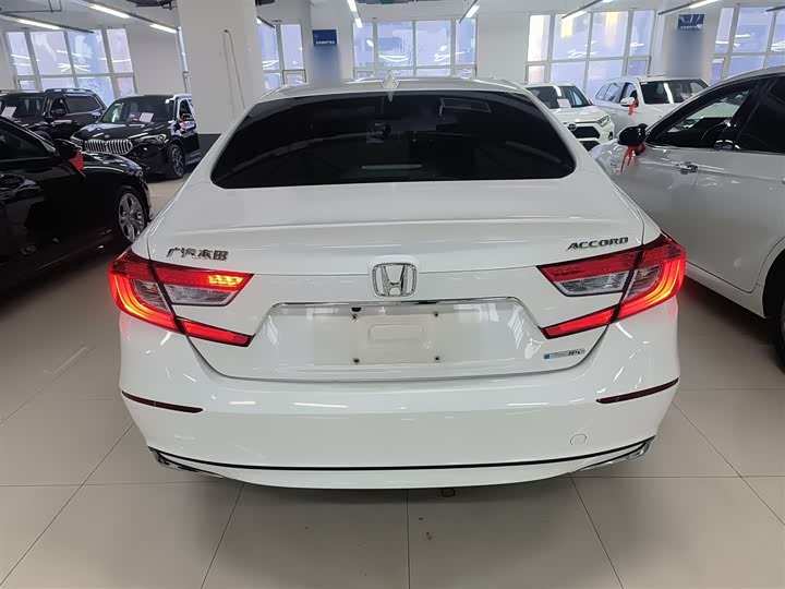 Фото 6 - Honda Accord