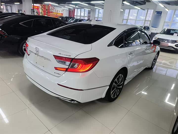 Фото 7 - Honda Accord